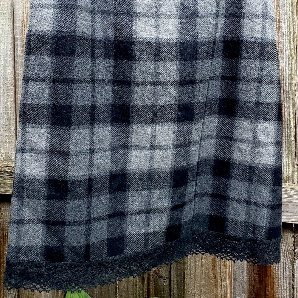 Woolen grey plaid skirt